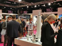 ein belagerter Messestand