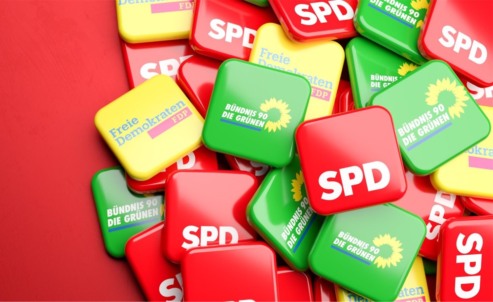 Buttons von SPD Grünen FDP