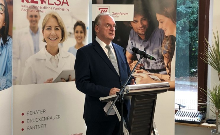 Dr. Reiner Haseloff, Ministerpräsident von Sachsen-Anhalt, würdigte in seinem Grußwort zur Eröffnungsfeier die neue Initiative der Zahnärzteschaft. 