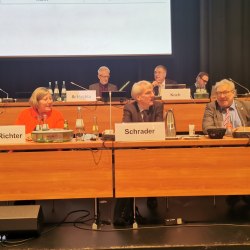 Harald Schrader ist als Bundesvorsitzender des FVDZ wiedergewählt worden. Stellvertretende Bundesvorsitzende sind Dr. Gudrun Kaps-Richter und Dr. Christian Öttl.