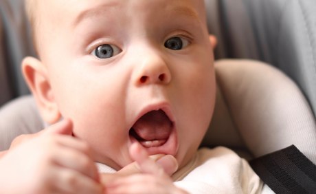 Ab sofort haben gesetzlich versicherte Eltern schon ab dem 6. Lebensmonat ihres Kindes Anspruch auf 3 zahnärztliche Früherkennungsuntersuchungen.