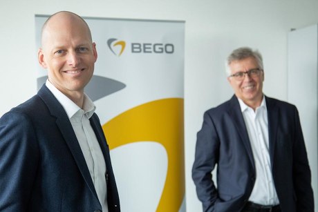 Walter Esinger hat nach 17 Jahren auf eigenen Wunsch die Geschäftsführung von Bego Implant Systems an Steffen Böhm übergeben.