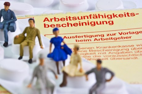 Laut Studie der DAK-Gesundheit sank der Krankenstand auf ein Rekordtief von 3,7 Prozent.