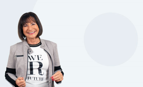 Sylvia Wuttig mit "We R Future" T-Shirt