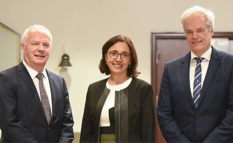 ZA Peter Oleownik, Yasmin Mokhtari und Dr. Michael Diercks (v.l.n.r.)