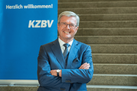 Portrait von Dr. Wolfgang Eßer, Vorsitzender des Vorstands der KZBV