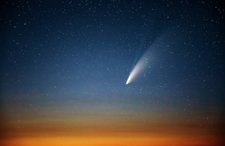 Komet Neowise am Nachthimmel