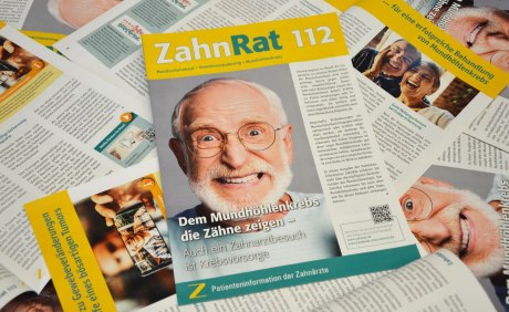 Titelbild der aktuellen Ausgabe der Patienteninformation ZahnRat