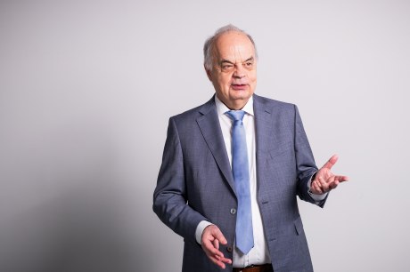 Prof. Dr. Thomas Ratajczak, Justiziar des BDIZ EDI im Halbportrait