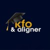 Graduiertenhut oberhalb des Schriftzugs kfo und aligner